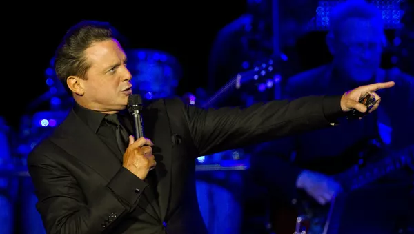 El cantante mexicano Luis Miguel durante un concierto en Río de Janeiro, Brasil, 2012 - Sputnik Mundo
