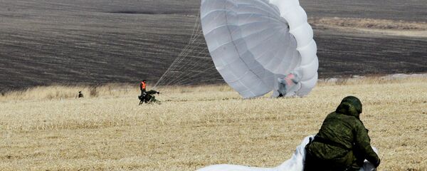Paracaidistas militares rusos - Sputnik Mundo