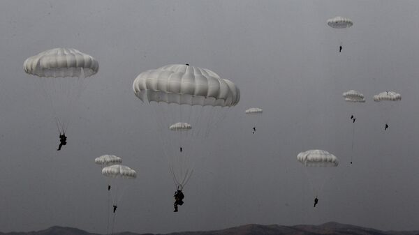 Paracaidistas militares rusos - Sputnik Mundo