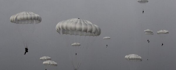 Paracaidistas militares rusos - Sputnik Mundo