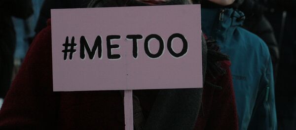 Logo del movimiento #MeToo, en contra de la violencia machista - Sputnik Mundo