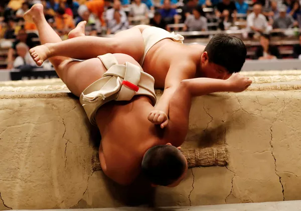 Escolares japoneses compiten por el título de mejor luchador de sumo Escolares japoneses compiten por el título de mejor luchador de sumo