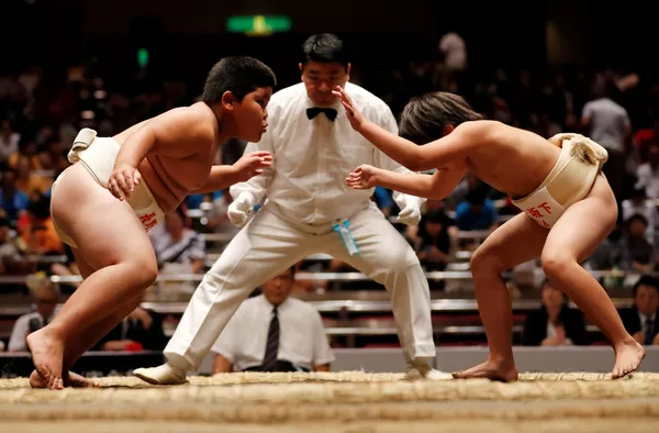 Escolares japoneses compiten por el título de mejor luchador de sumo Escolares japoneses compiten por el título de mejor luchador de sumo