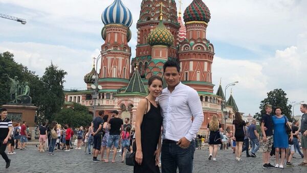 Miguel Minoru Fukuhara con Kristina Shestakova - Sputnik Mundo