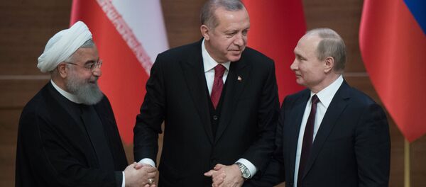 El presidente de Irán, Hasán Rohaní, el presidente turco, Recep Tayyip Erdogan, y el presidente de Rusia, Vladímir Putin - Sputnik Mundo