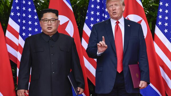 El líder norcoreano, Kim Jong-un, y el presidente de EEUU, Donald Trump - Sputnik Mundo