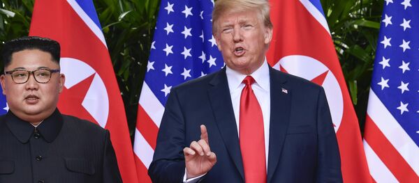El líder norcoreano, Kim Jong-un, y el presidente de EEUU, Donald Trump - Sputnik Mundo
