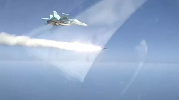 El Su-34 elimina a un 'buque terrorista' con un misil supersónico El Su-34 elimina a un 'buque terrorista' con un misil supersónico