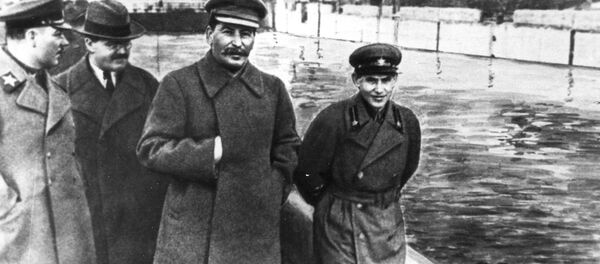 El 'photoshop' soviético: cómo los censores cambiaron la historia de la URSS - Sputnik Mundo