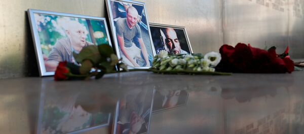 Las fotografías de los periodistas, (R-L) Orhan Dzhemal, Kirill Radchenko y Alexander Rastorguyev, que fueron asesinados recientemente en la República Centroafricana - Sputnik Mundo