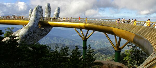 Así es el increíble 'Puente de oro' inaugurado en Vietnam - Sputnik Mundo