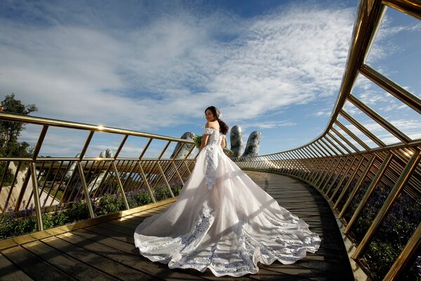 Así es el increíble 'Puente de oro' inaugurado en Vietnam - Sputnik Mundo