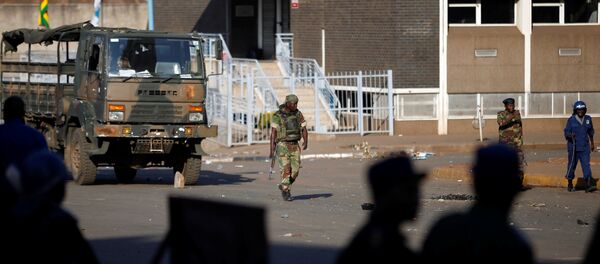 Militares en las calles de Harare, la capital de Zimbabue - Sputnik Mundo