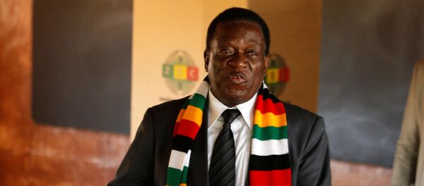 Emmerson Mnangagwa, presidente de Zimbabue - Sputnik Mundo