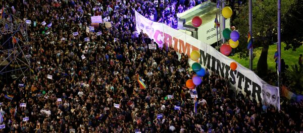 Activistas LGBT protestan contra la nueva enmienda a la ley de maternidad de Israel Activistas LGBT protestan contra la nueva enmienda a la ley de maternidad de Israel - Sputnik Mundo