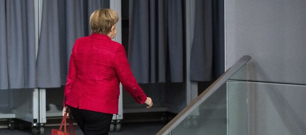 German Chancellor Angela Merkel leaves a plenary session of German parliament Bundestag in Berlin, Tuesday, Nov. 21, 2017 - Sputnik Mundo