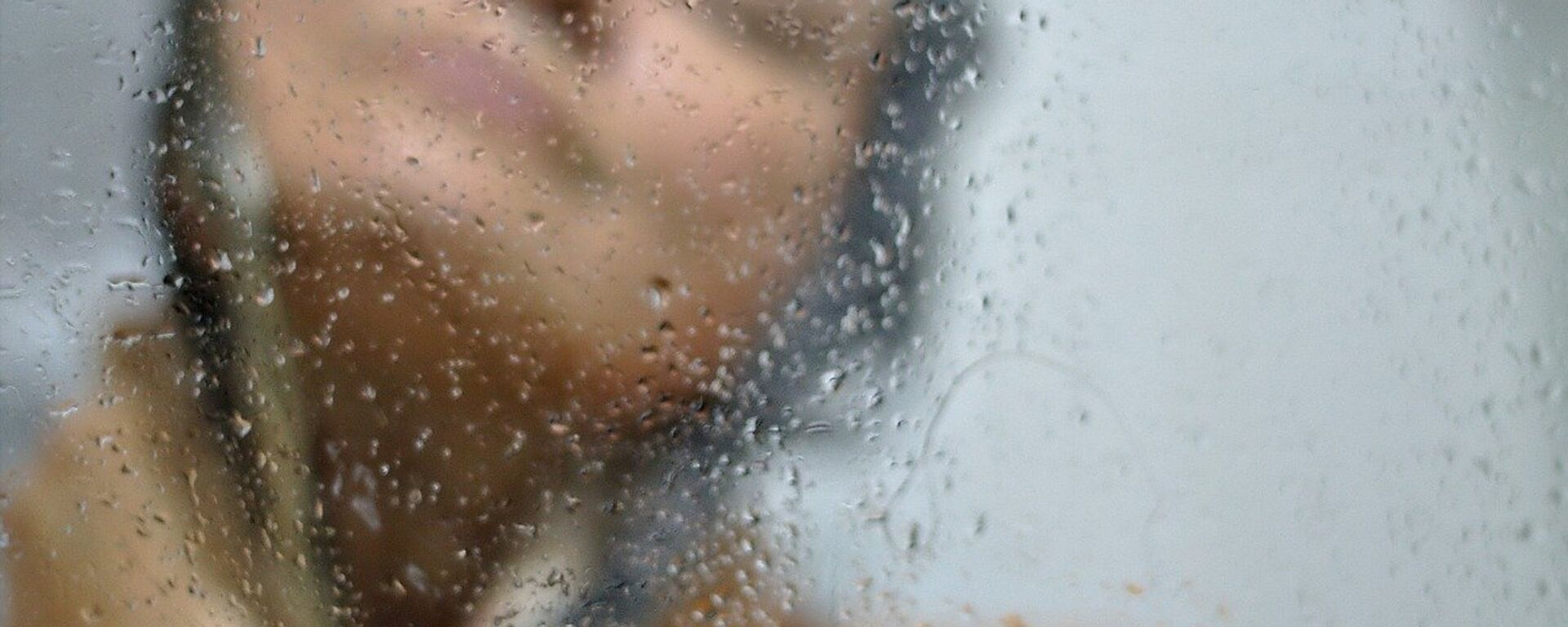 Una mujer en la ducha - Sputnik Mundo, 1920, 05.02.2021