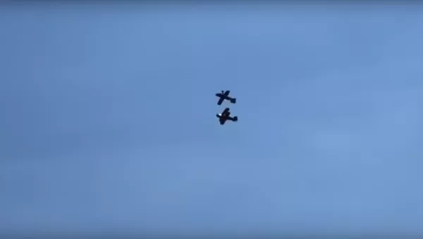 'El toque de la muerte': graban el momento de la colisión de dos aviones en Rumanía