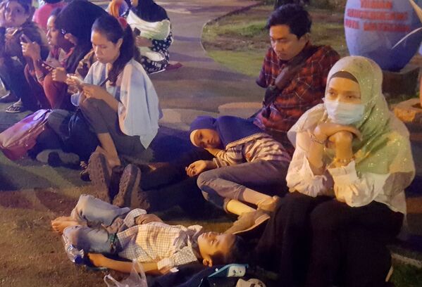 El terrorífico, destructor y mortal terremoto que ha devastado Indonesia - Sputnik Mundo