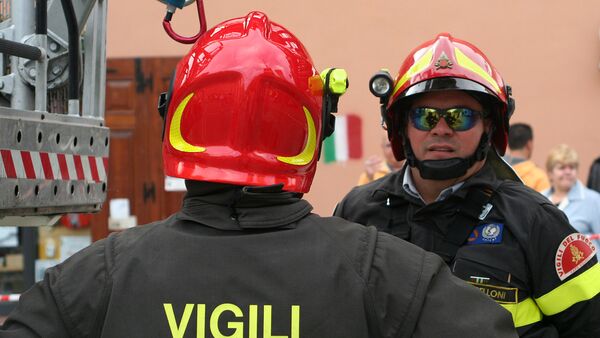 Bomberos italianos (imagen referencial) - Sputnik Mundo