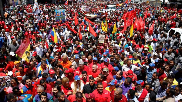 Los seguidores de Nicolás Maduro machan en apoyo al presidente - Sputnik Mundo