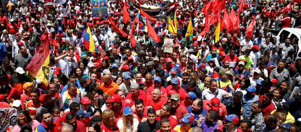 Los seguidores de Nicolás Maduro machan en apoyo al presidente - Sputnik Mundo