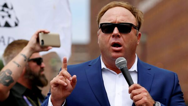 Alex Jones, fundador de la web Infowars - Sputnik Mundo