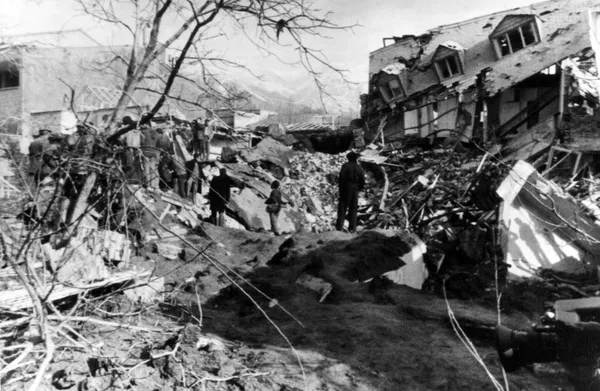 Durante la guerra entre Irak e Irán de 1980-1988 ninguna de las partes podía obtener la victoria en el campo de batalla. Con el fin de forzar a Teherán a firmar la paz, la Fuerza Aérea iraquí comenzó a bombardear algunas de las grandes ciudades iraníes. En la foto: Teherán después de un ataque de la aviación iraquí, marzo de 1985. - Sputnik Mundo