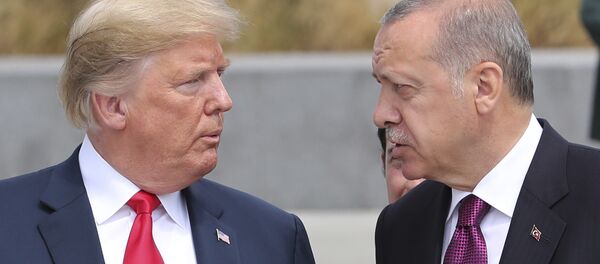 Donald Trump, presindente de EEUU, y Recep Tayyip Erdogan, presidente de Turquía - Sputnik Mundo