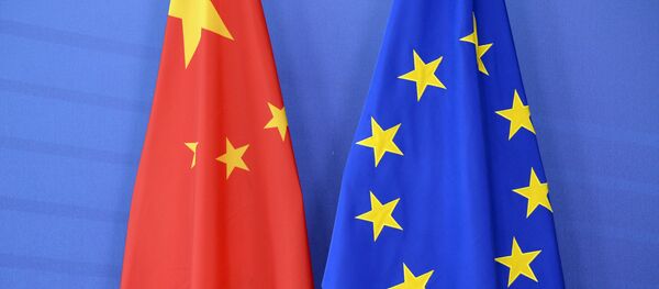 Las banderas de China y de la Unión Europea Las banderas de China y de la Unión Europea - Sputnik Mundo