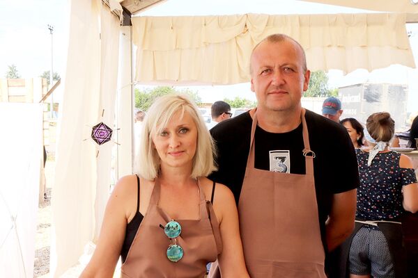 Larisa Fomina e Yuri Fomin de la quesería 'Po-Rizhski' - Sputnik Mundo