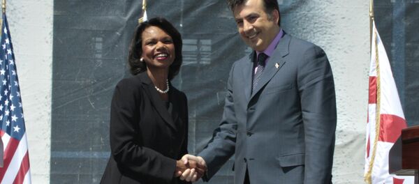 La exsecretaria de Estado de EEUU, Condoleezza Rice, y el expresidente de Georgia, Mijaíl Saakashvili (archivo) - Sputnik Mundo