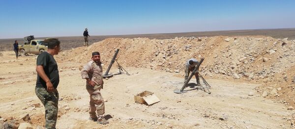 Militares sirios en desierto en Al Suwaida - Sputnik Mundo