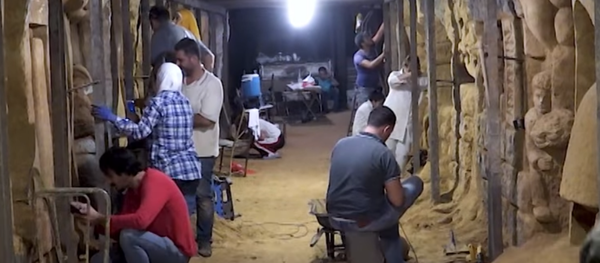 Artistas sirios convierten los túneles de los terroristas en galerías de arte (vídeo) - Sputnik Mundo