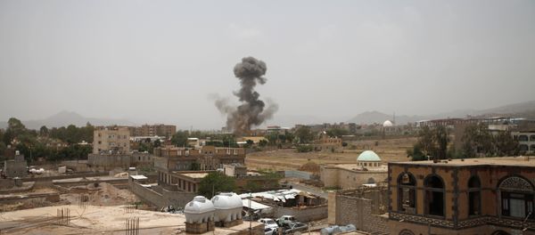 Consecuencias de un ataque perpetrado contra un autobús escolar en Yemen Consecuencias de un ataque perpetrado contra un autobús escolar en Yemen - Sputnik Mundo