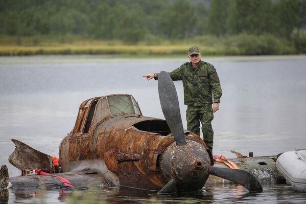 El rescate del legendario tanque volador Il-2, que pasó 75 años en el fondo de un lago - Sputnik Mundo
