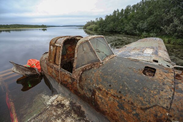 El rescate del legendario tanque volador Il-2, que pasó 75 años en el fondo de un lago - Sputnik Mundo