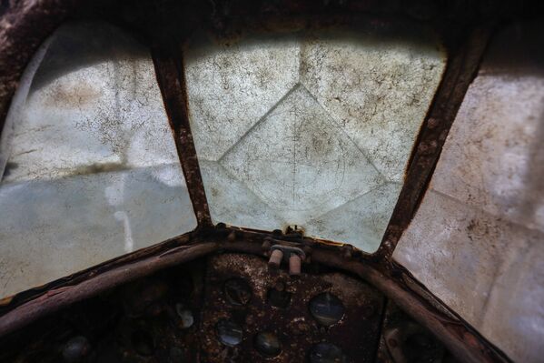 El rescate del legendario tanque volador Il-2, que pasó 75 años en el fondo de un lago - Sputnik Mundo