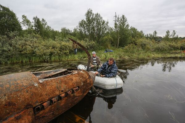 El rescate del legendario tanque volador Il-2, que pasó 75 años en el fondo de un lago - Sputnik Mundo