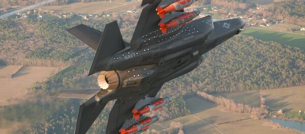 F-35 con armamento en pilones exteriores - Sputnik Mundo