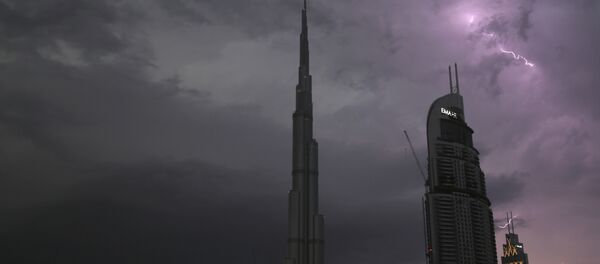 El rascacielos Burj Khalifa en Dubái - Sputnik Mundo