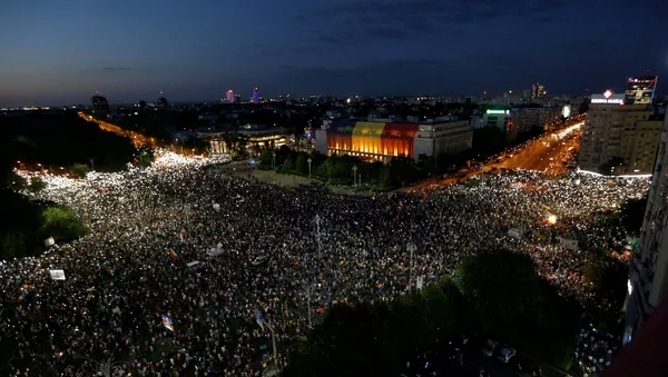 Protestas en Bucarest, capital de Rumanía - Sputnik Mundo