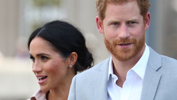 La exactriz estadounidense Meghan Markle y su marido, el príncipe Enrique - Sputnik Mundo