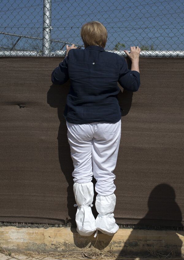 Sánchez le enseña a Merkel sus 'gatitos' (fotos) - Sputnik Mundo