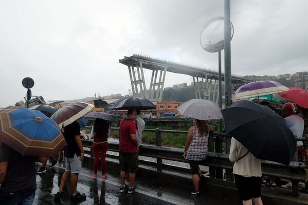 Las primeras imágenes de la tragedia que dejó numerosos muertos en Génova - Sputnik Mundo