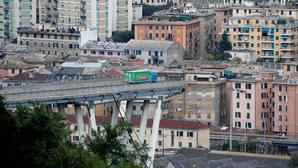 Se derrumba un puente de una autopista en Génova, Italia - Sputnik Mundo