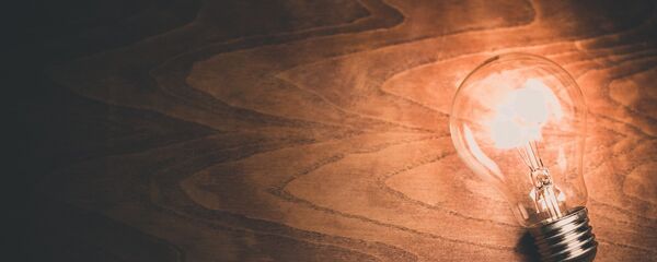 Una lámpara eléctrica - Sputnik Mundo