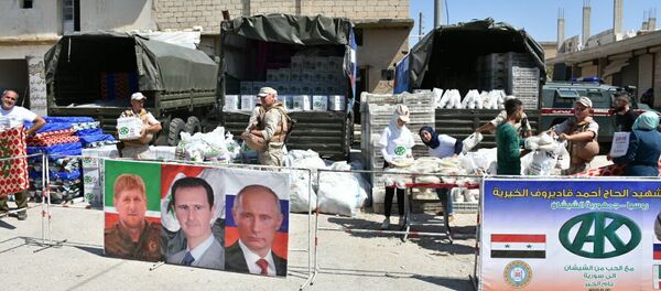 Punto de entrega de ayuda humanitaria de la Fundación Pública Local Ajmat Kadírov en Alepo Punto de entrega de ayuda humanitaria de la Fundación Pública Local Ajmat Kadírov en Alepo - Sputnik Mundo