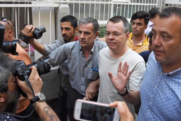 Andrew Brunson, el pastor estadounidense cuando llega a su casa después de haber sido liberado de la prisión de Esmirna, Turquía - Sputnik Mundo
