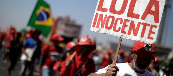 Los simpatizantes del expresidente brasileño Luiz Inácio Lula da Silva Los simpatizantes del expresidente brasileño Luiz Inácio Lula da Silva - Sputnik Mundo